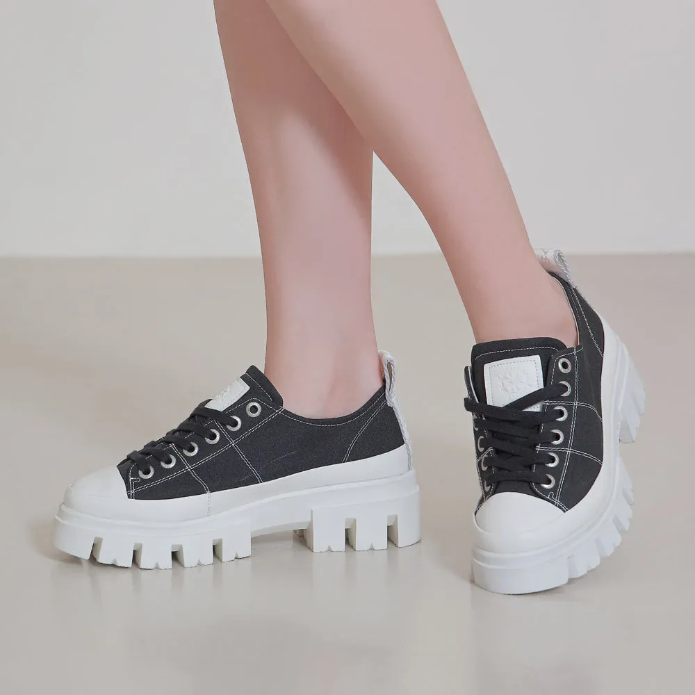 Corvara Lugged Laceup Sneakers (Nero)